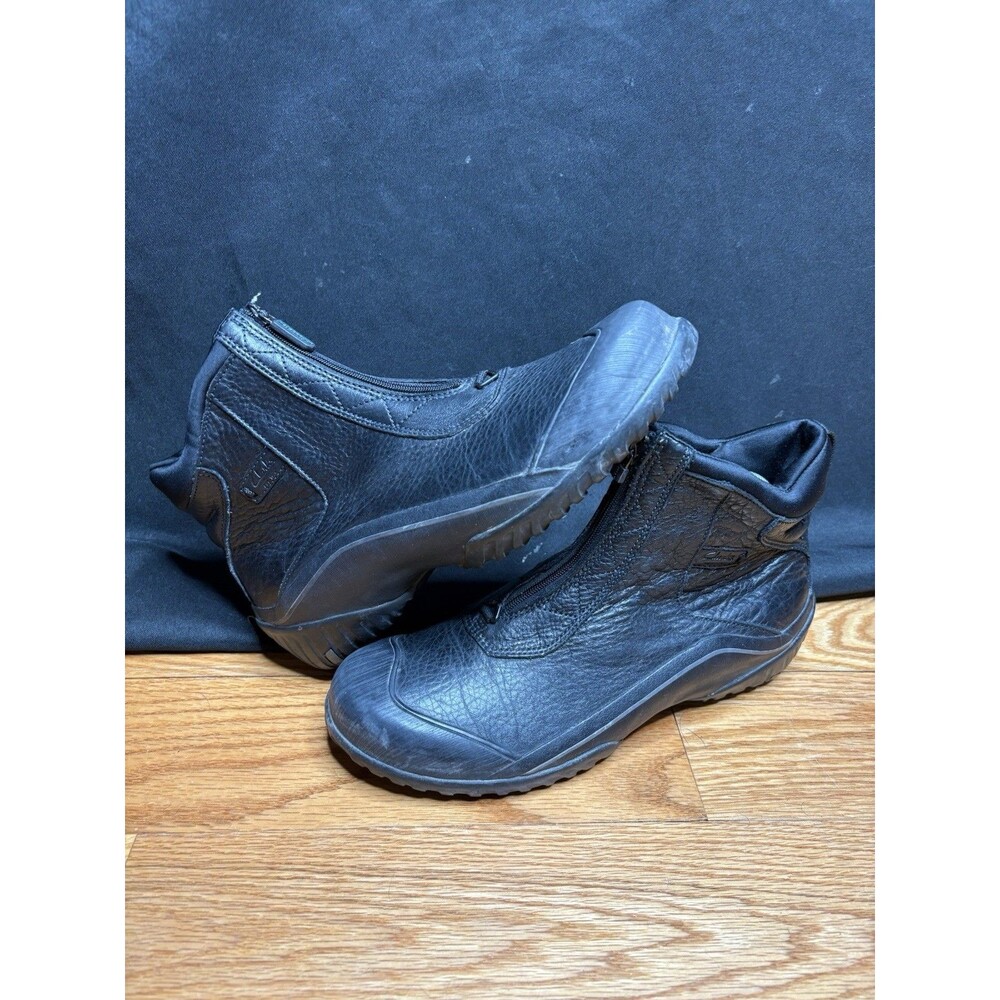 Clarks Womens Muckers Boots Size 9 M Black Leather Waterproof Booties Winter